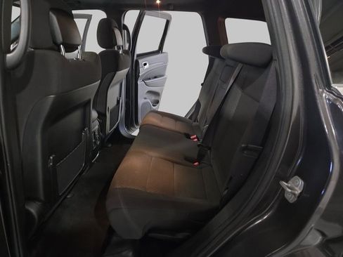 Used 2021 Jeep Grand Cherokee Laredo image 16