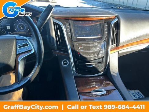 Used 2017 Cadillac Escalade ESV Luxury image 17