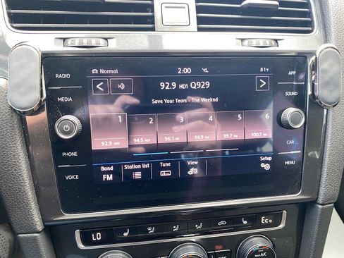 Used 2017 Volkswagen e-Golf SE FWD image 20