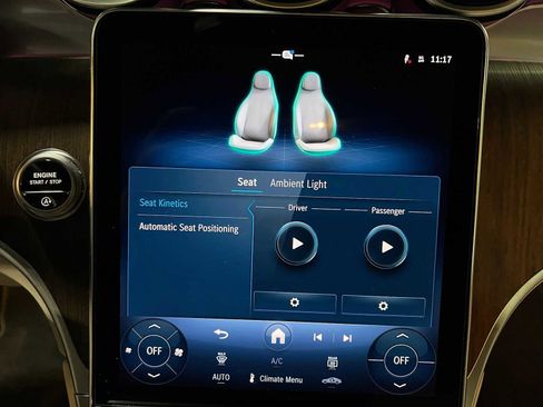 Used 2025 Mercedes-Benz GLC 300 4MATIC image 33