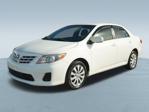 Used 2013 Toyota Corolla LE image 3