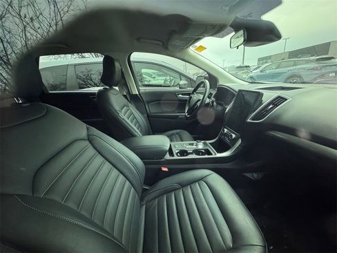 Used 2023 Ford Edge SE image 3