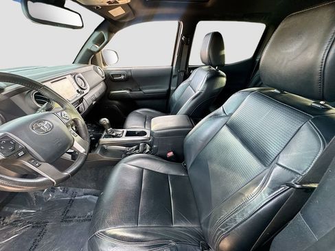 Used 2019 Toyota Tacoma TRD Sport AWD/4WD image 22