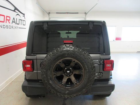 Used 2018 Jeep Wrangler Unlimited Sahara w/ LED Lighting Group AWD/4WD image 14