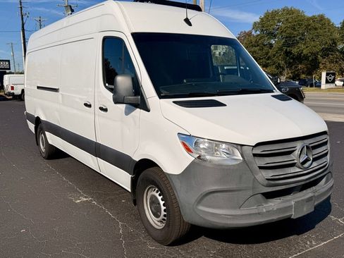 Used 2022 Mercedes-Benz Sprinter 2500 image 7