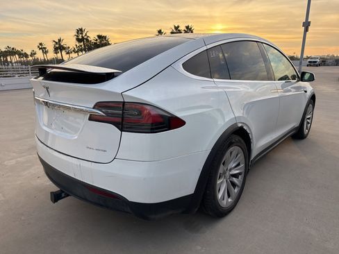 Used 2020 Tesla Model X Long Range image 3