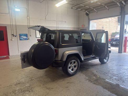 Used 2015 Jeep Wrangler Sahara w/ Connectivity Group AWD/4WD image 14