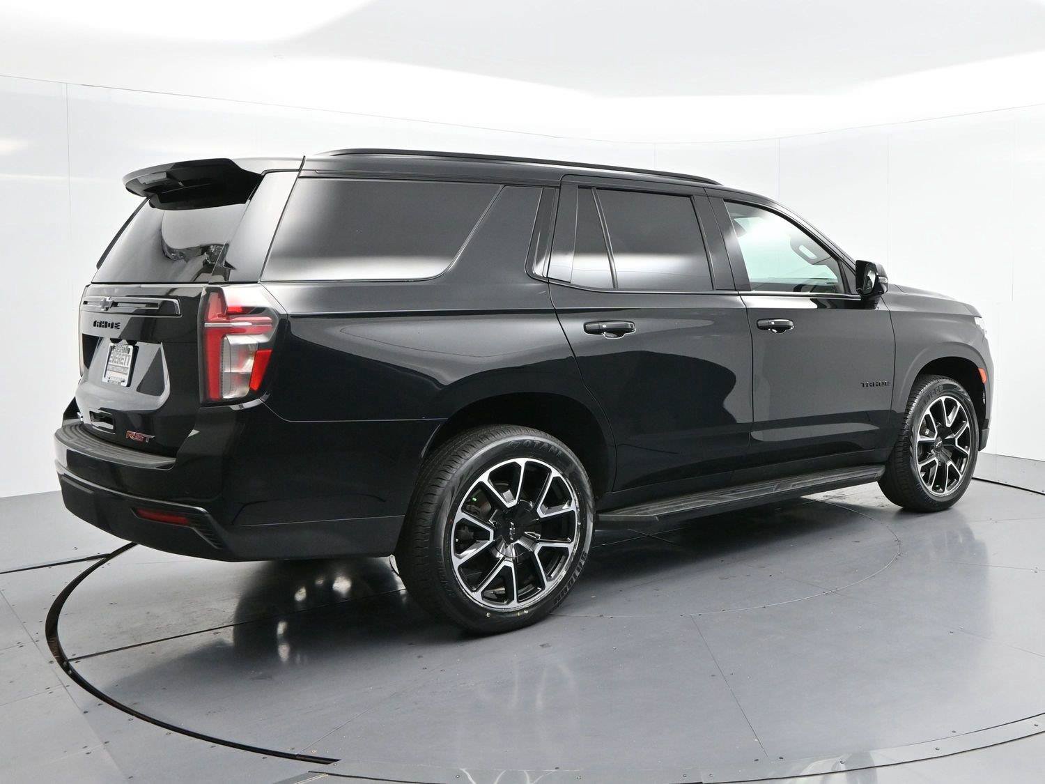 Used 2024 Chevrolet Tahoe RST w/ Luxury Package AWD/4WD image 7