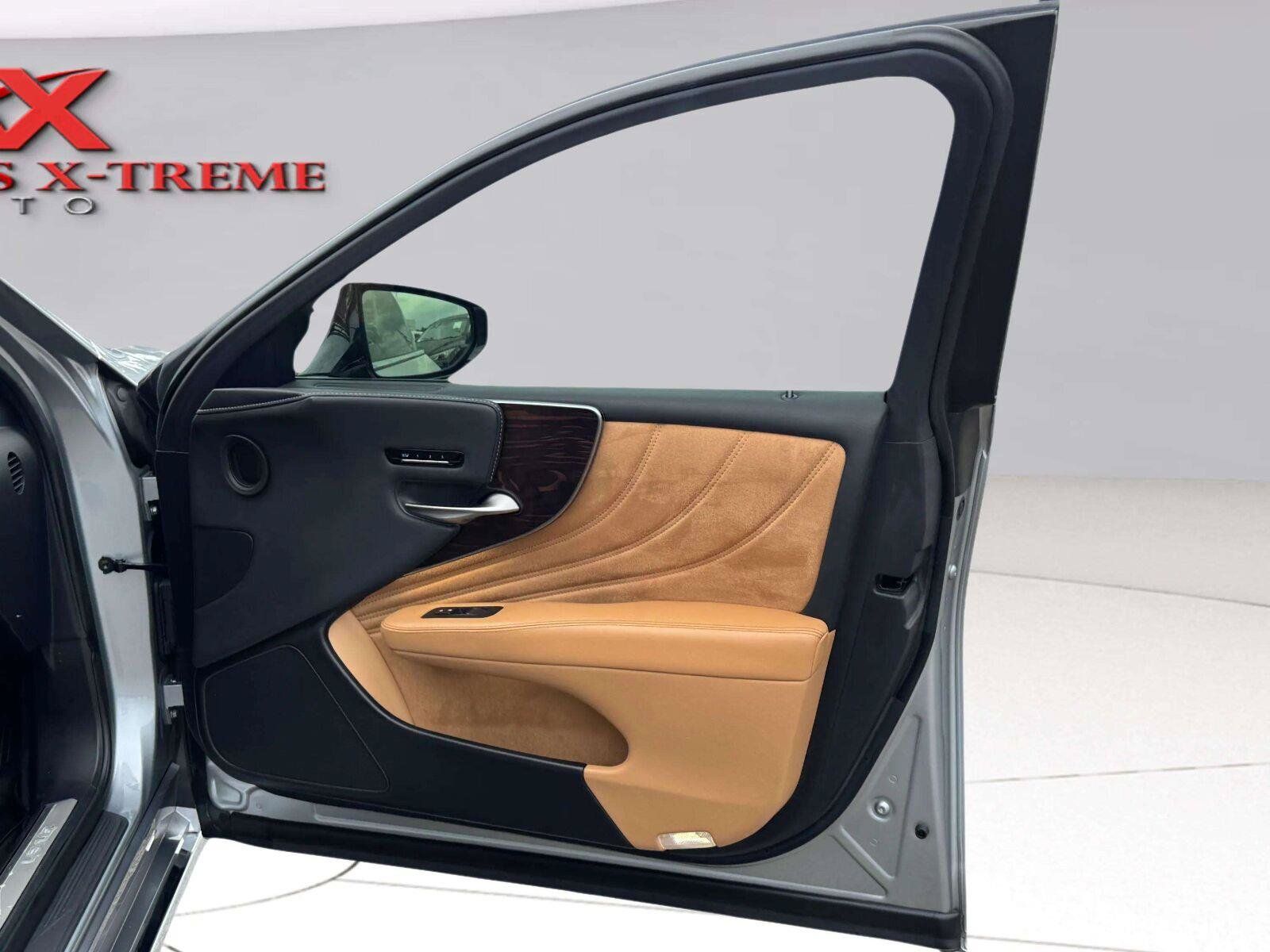 Used 2023 Lexus LS 500 w/ Interior Upgrade Package RWD image 41