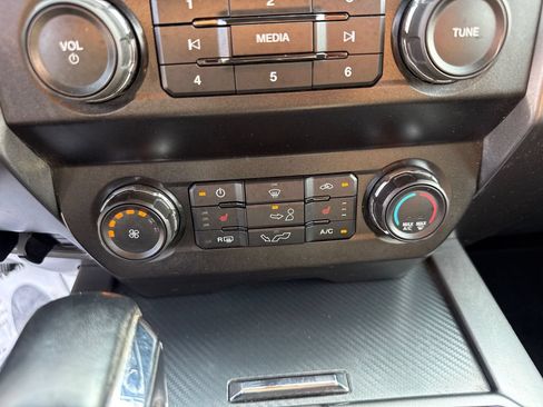 Used 2019 Ford F150 XLT w/ Equipment Group 302A Luxury AWD/4WD image 21