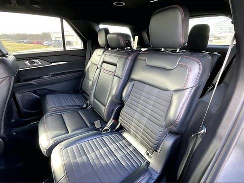 Used 2025 Ford Explorer ST-Line w/ ST-Line Street Pack image 26