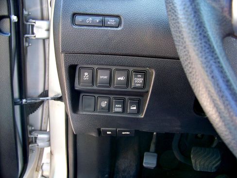 Used 2014 Nissan Rogue SV w/ SV Premium Package image 32