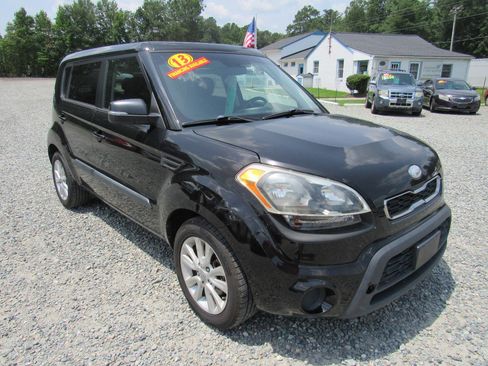 Used 2013 Kia Soul + FWD image 2