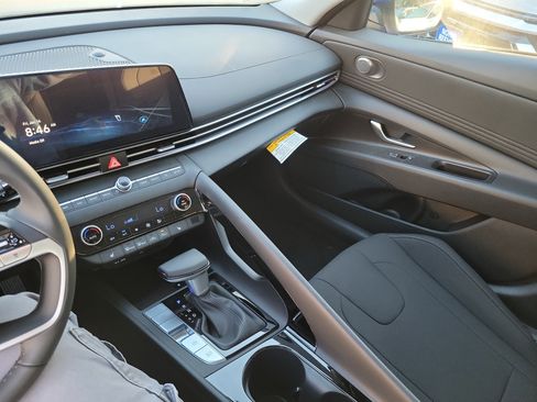 New 2025 Hyundai Elantra SEL image 12