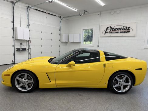 Used 2007 Chevrolet Corvette Coupe w/ Preferred Equipment Group RWD image 8