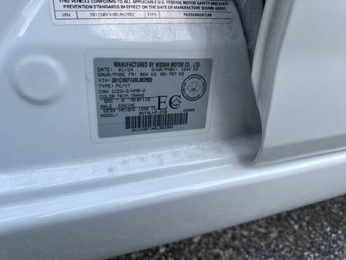 Used 2024 Nissan Versa SR image 18