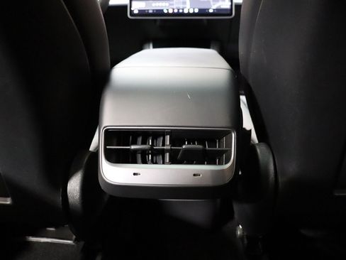 Used 2021 Tesla Model Y Long Range image 44