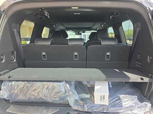 New 2026 INFINITI QX80 Autograph w/ Premium Cargo Package AWD/4WD image 9