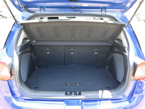 Certified 2023 Hyundai Venue SE FWD image 10