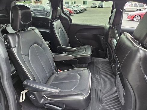 Used 2022 Chrysler Pacifica Limited w/ S Appearance Package FWD image 18