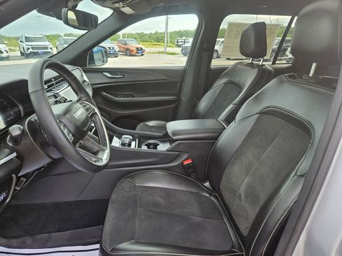 Used 2024 Jeep Grand Cherokee Altitude AWD/4WD image 22