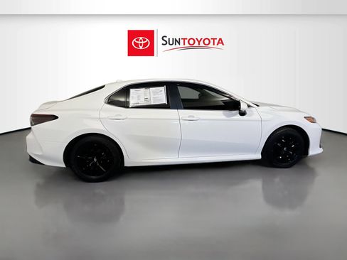 Used 2022 Toyota Camry LE image 2