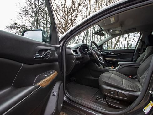 Used 2018 GMC Acadia SLE w/ Driver Alert Package I image 8