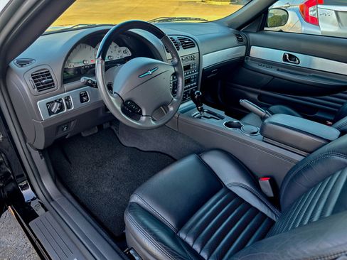 Used 2002 Ford Thunderbird image 2