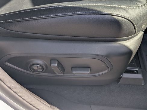 Used 2023 Jeep Grand Cherokee L Limited w/ Black Appearance Package image 38