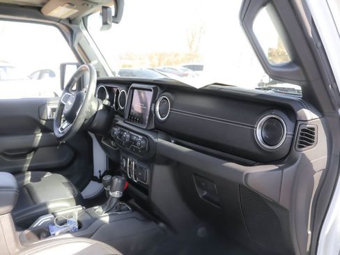 Used 2022 Jeep Wrangler Unlimited Sahara w/ Cold Weather Group AWD/4WD image 34
