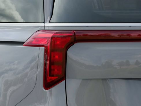 Used 2026 Kia Carnival EX FWD image 12