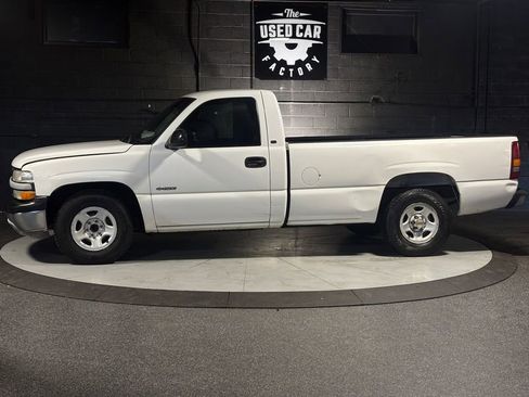 Used 2001 Chevrolet Silverado 1500 2WD Regular Cab w/ Firm Ride Suspension Pkg image 2