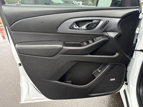 Used 2020 Chevrolet Traverse Premier image 23