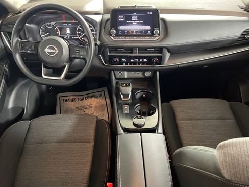 Used 2023 Nissan Rogue SV image 2