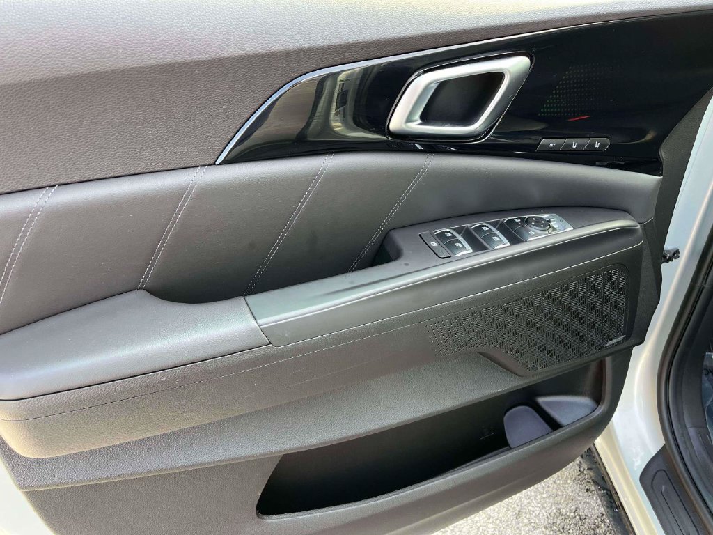 Certified 2026 Kia Carnival SX Prestige FWD image 13
