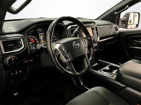 Used 2018 Nissan Titan PRO-4X image 17