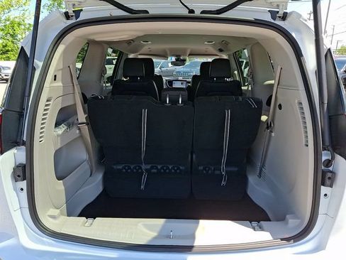 Certified 2023 Chrysler Pacifica Touring-L FWD image 30