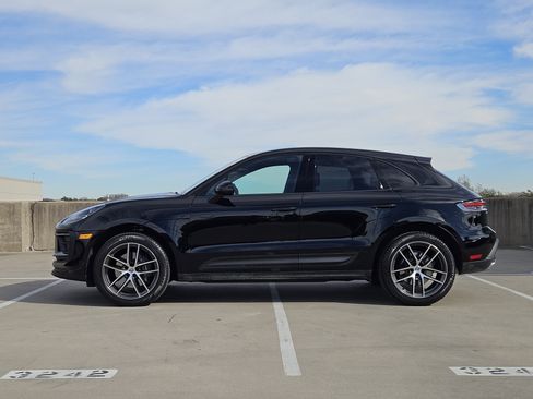 Certified 2025 Porsche Macan image 2