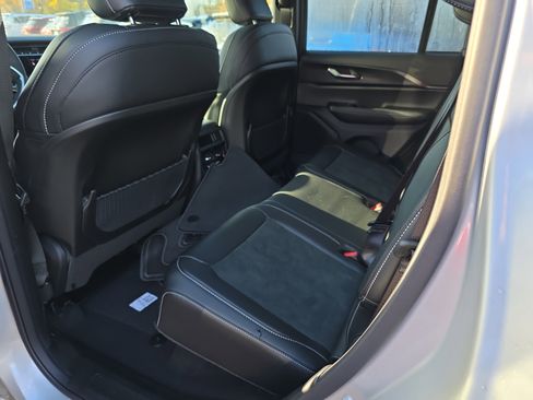 New 2025 Jeep Grand Cherokee Altitude image 14