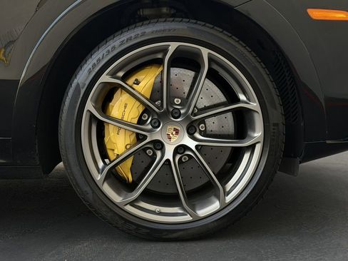 Used 2023 Porsche Cayenne Turbo S image 19