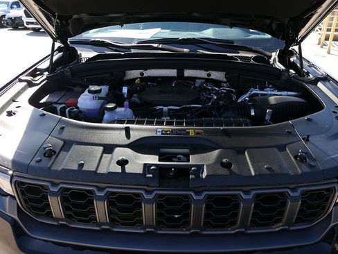 New 2026 Jeep Grand Cherokee Limited w/ Limited Altitude Package AWD/4WD image 28