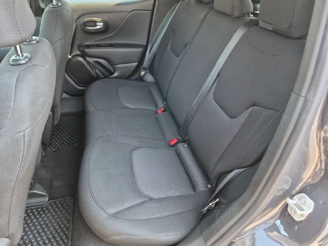 Used 2023 Jeep Renegade Latitude AWD/4WD image 18