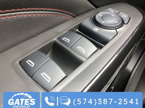 Used 2025 Chevrolet Trax RS w/ Sunroof Package image 26