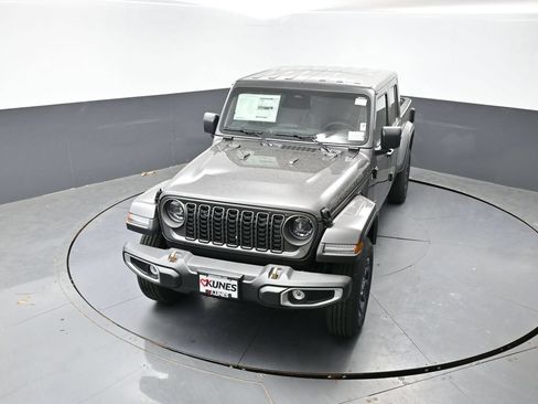 New 2026 Jeep Gladiator Sport AWD/4WD image 31