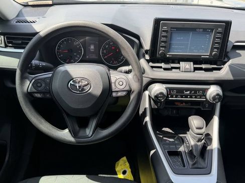 Used 2021 Toyota RAV4 XLE FWD image 10