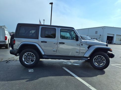 Used 2019 Jeep Wrangler Unlimited Sahara w/ Cold Weather Group AWD/4WD image 35