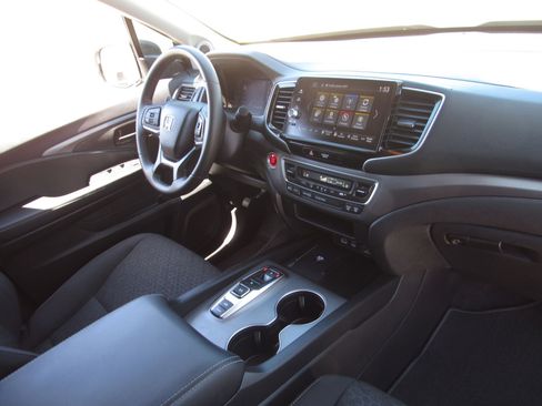 Used 2025 Honda Ridgeline Sport+ image 9
