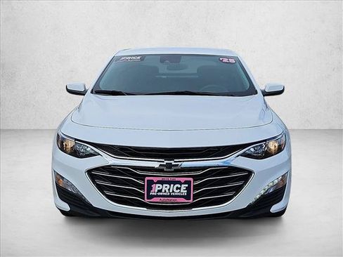Used 2025 Chevrolet Malibu LT FWD image 2