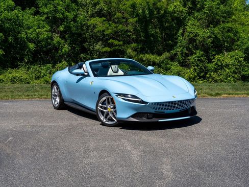 Certified 2025 Ferrari Roma Spider RWD image 1
