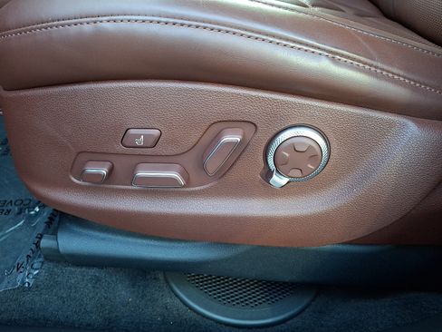 Certified 2025 Genesis GV80 3.5T Prestige AWD/4WD image 16
